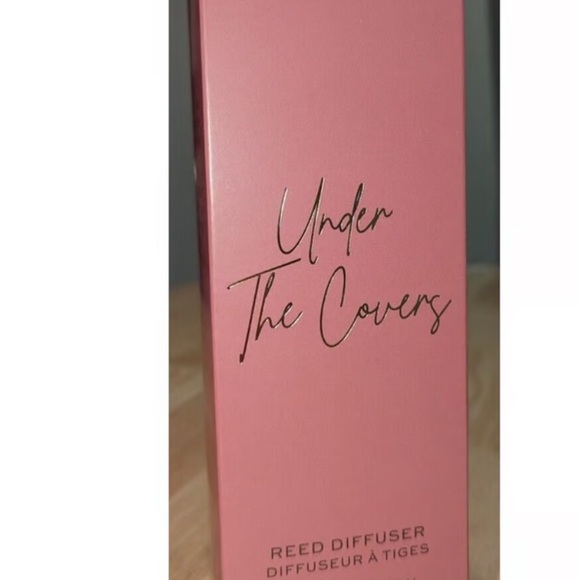 Revolution Pink Reed Diffuser - Picture 2 of 5